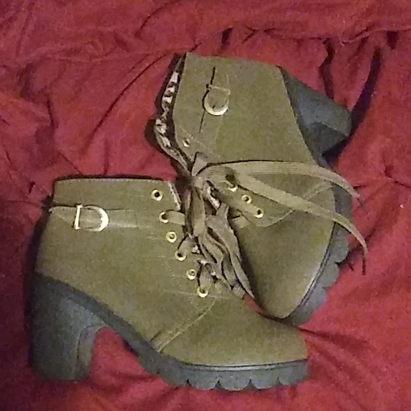 Boots - Picture 2 of 3